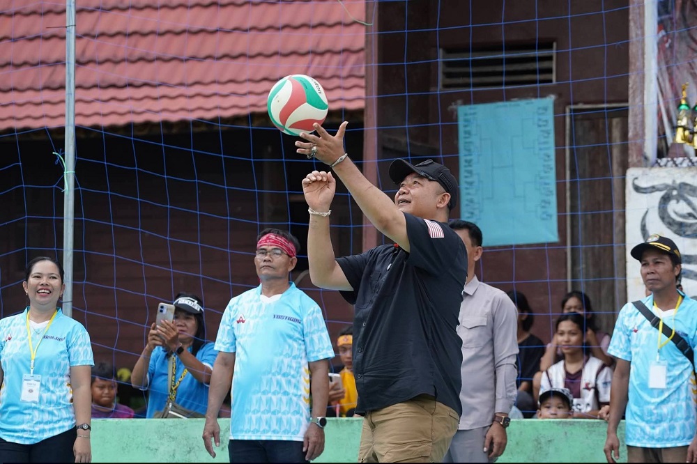 Bupati Ketapang Buka Turnamen Voli Antar Desa HUT ke-16 Pengatapan Raya