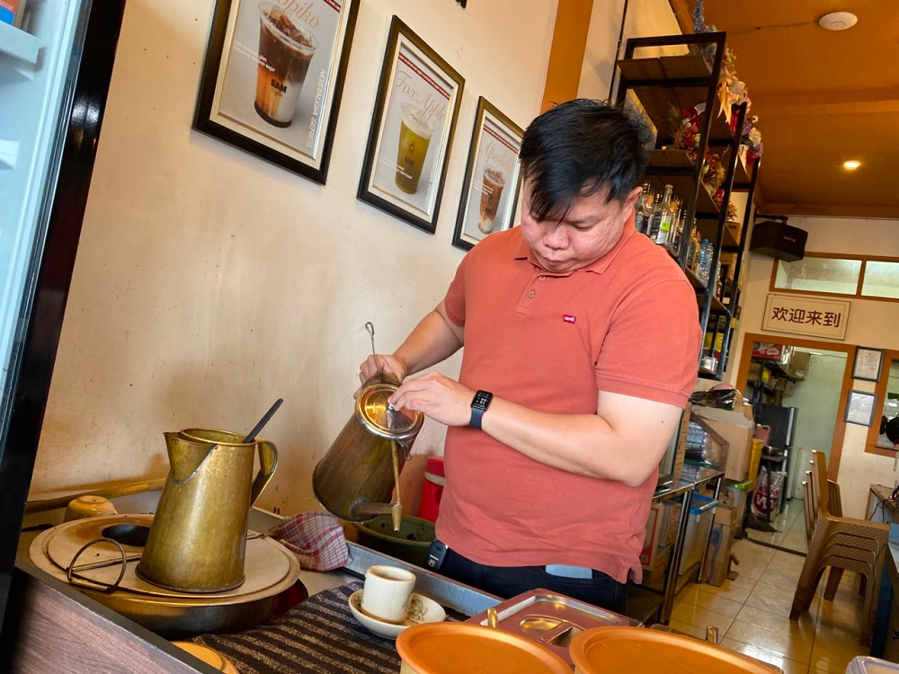 Sam Coffee Pertahankan Kopi Saring, Jaga Budaya Ngopi Pontianak di Tengah Tren Coffee Shop Modern