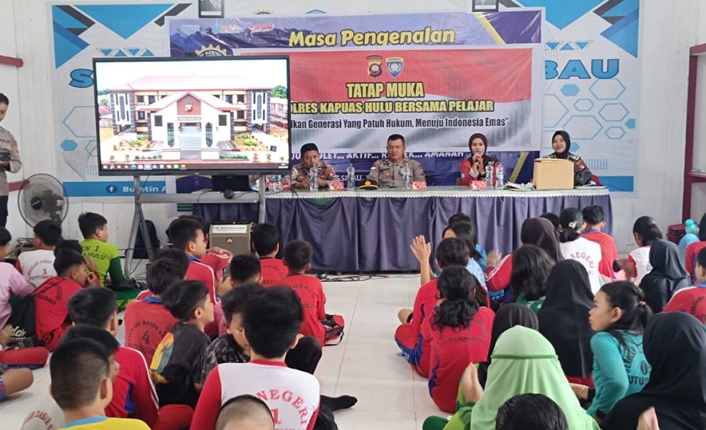 Polres Kapuas Hulu Edukasi Pelajar SMPN 1 Putussibau, Tanamkan Kesadaran Hukum Sejak Dini
