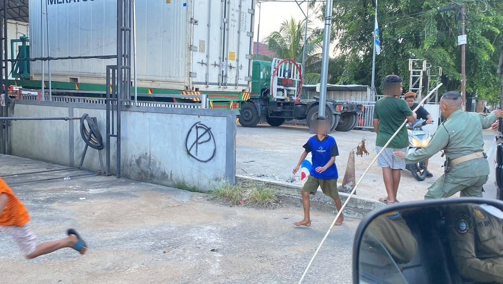 Satpol PP Pontianak Tertibkan Layang-layang dan Gelondongan, Warga Diimbau Utamakan Keselamatan