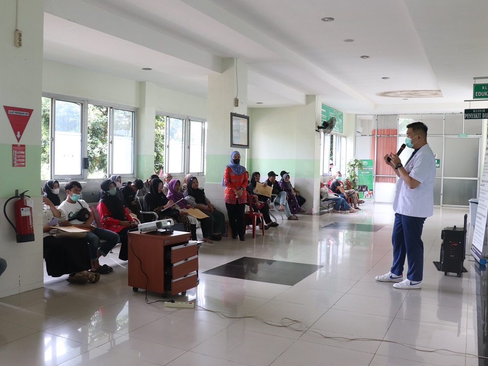 Jangan Asal Pilih Gigi Palsu, Dokter Jelaskan Jenis dan Cara Merawatnya