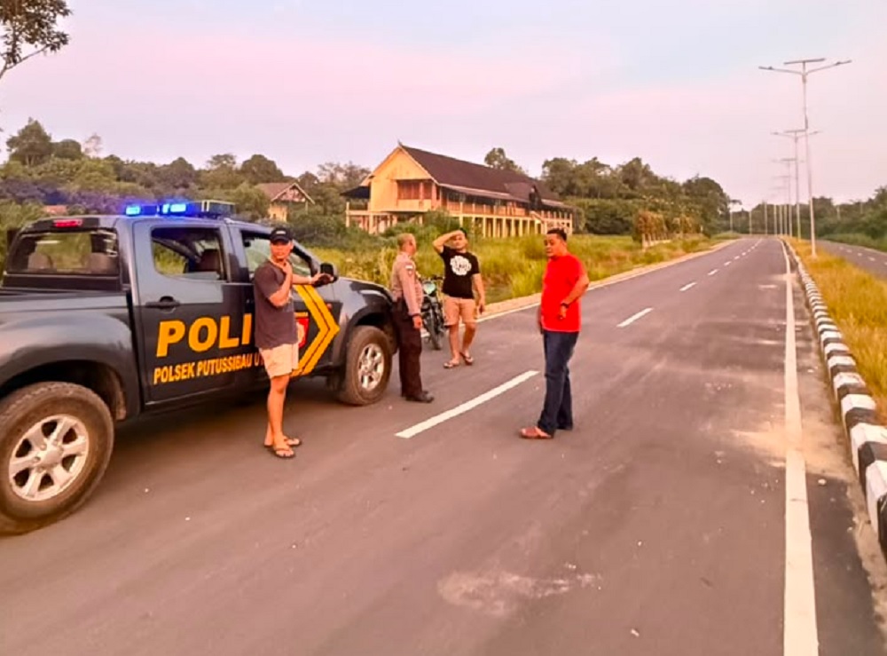 Respons Laporan Warga, Polsek Putussibau Utara Patroli Cegah Balap Liar di Jalan PUPR Pala Pulau