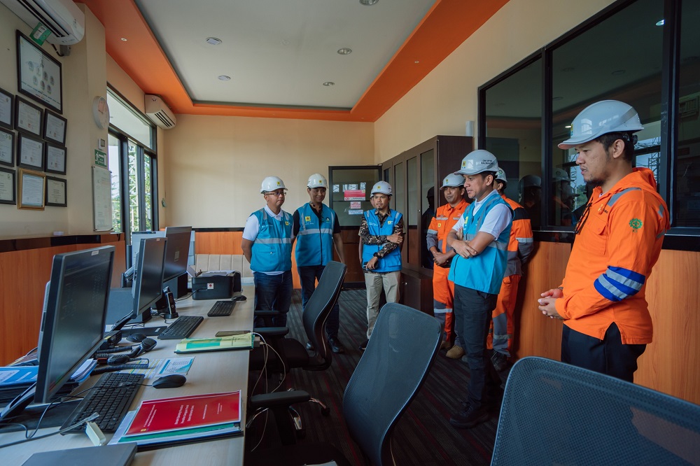 Jelang HUT ke-81 RI, PLN Pastikan Pasokan Listrik Sistem Khatulistiwa Andal Lewat Care For Asset