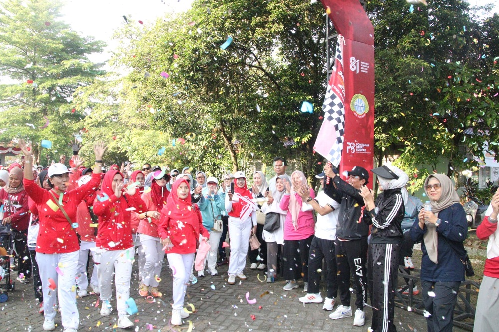 Warga Pontianak Barat Antusias Ikuti Jalan Sehat dan Zumba Sambut HUT RI ke-81