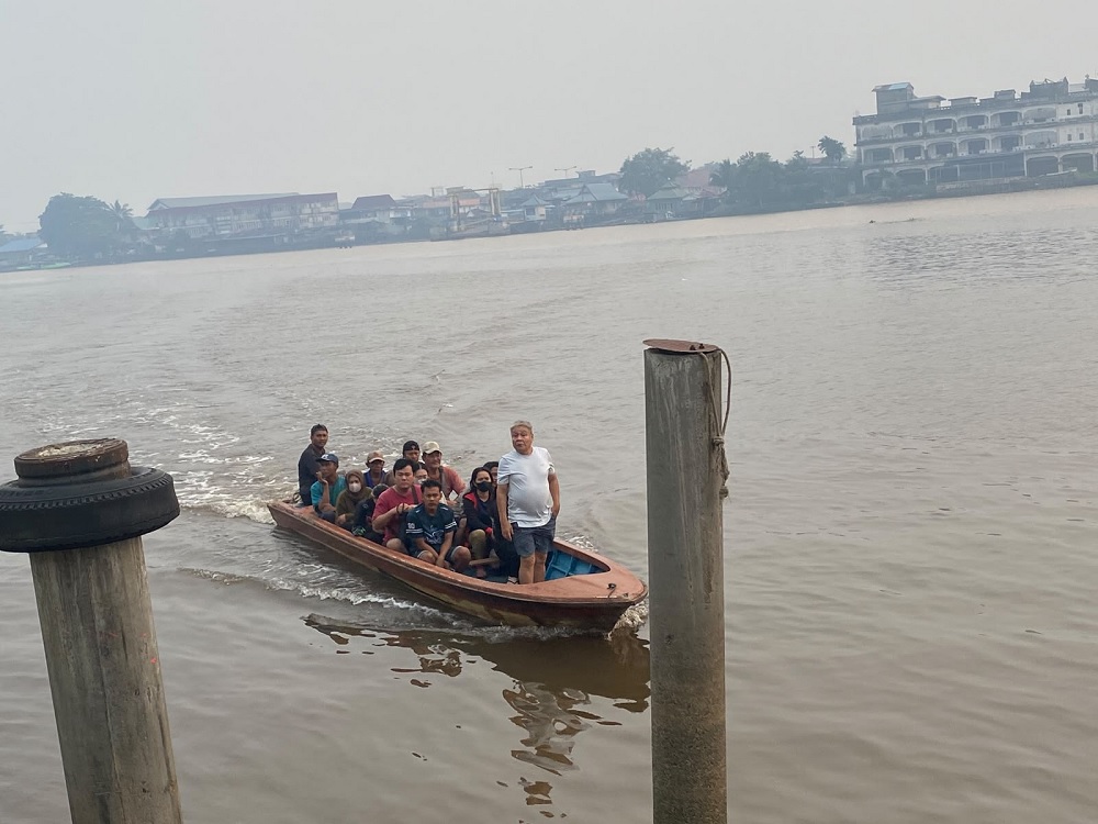Kabut Asap Ganggu Penyeberangan Sampan Pontianak, Penumpang dan Pendapatan Turun
