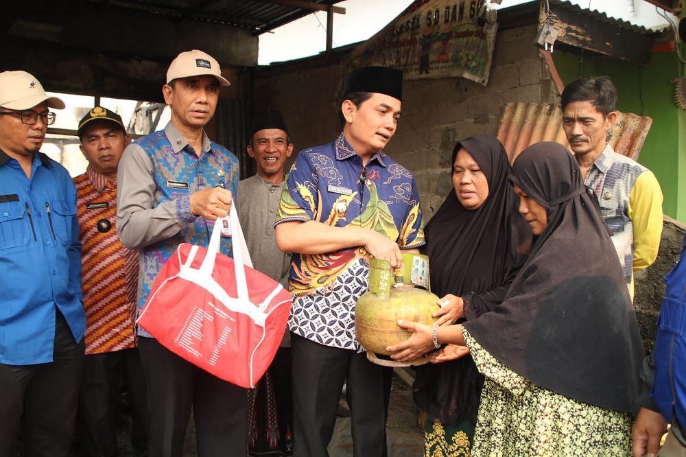 Rumah Terbakar, Pemkot Pontianak Salurkan Bantuan untuk 9 Warga Terdampak