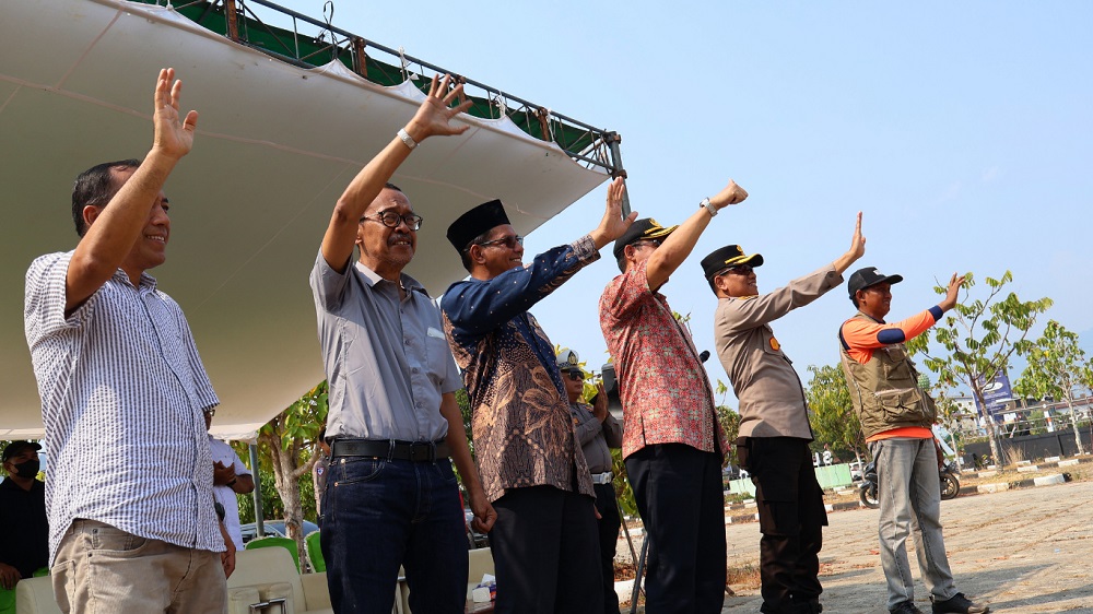 Kawasan Industri Pulau Penebang Dukung Kayong Utara Kerahkan Truk Air Bantu Penanganan Karhutlaa