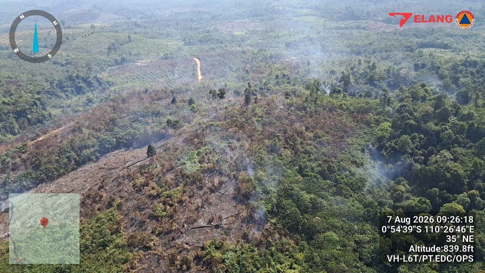 BNPB Kerahkan Helikopter Water Bombing Atasi Karhutla di Ketapang
