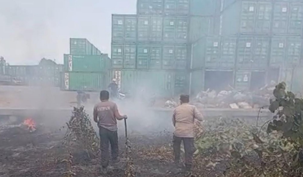 Pelabuhan Sukabangun Ketapang Terbakar, Puntung Rokok Diduga Jadi Biang Api