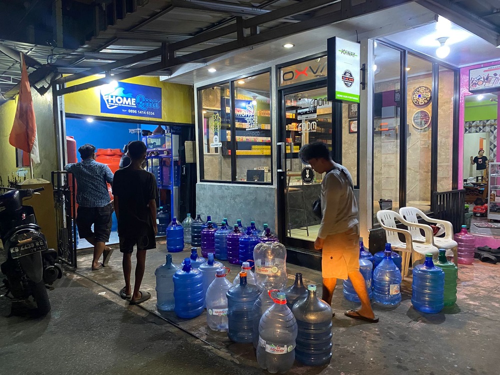Pontianak Dilanda Krisis Air Bersih, Depot Air Minum Isi Ulang Batasi Pembelian