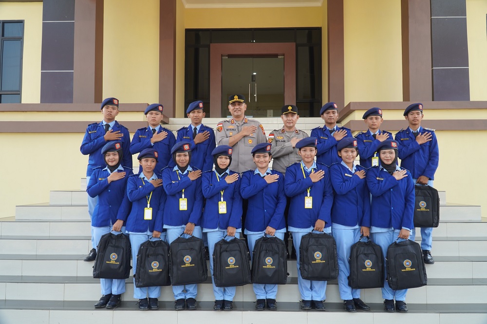 Siswa SMA Taruna Bumi Khatulistiwa Kunjungi Polres Kapuas Hulu, Dapat Wawasan Kebangsaan