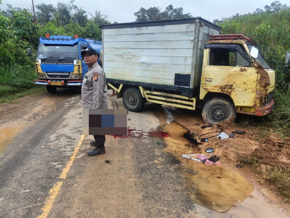 Truck Box Diduga Alami Gangguan Rem, Pengemudi Tewas Tertimpa Kendaraan di Bunut Hulu