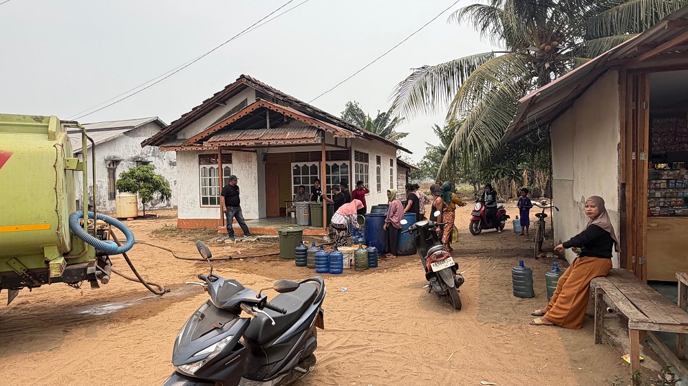 Kemarau Panjang, Laskar Jagadilaga Ketapang Salurkan Air Bersih ke Warga Muliakerta