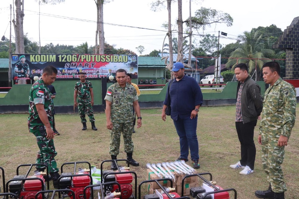 Hadapi Karhutla, Kodim 1206/Putussibau Terima Bantuan 10 Mesin Pompa dari PT Karyamas Plantation
