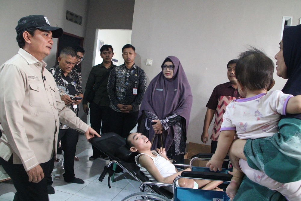 Warga Pontianak Bersyukur Dapat Kursi Roda Khusus dari Pemkot