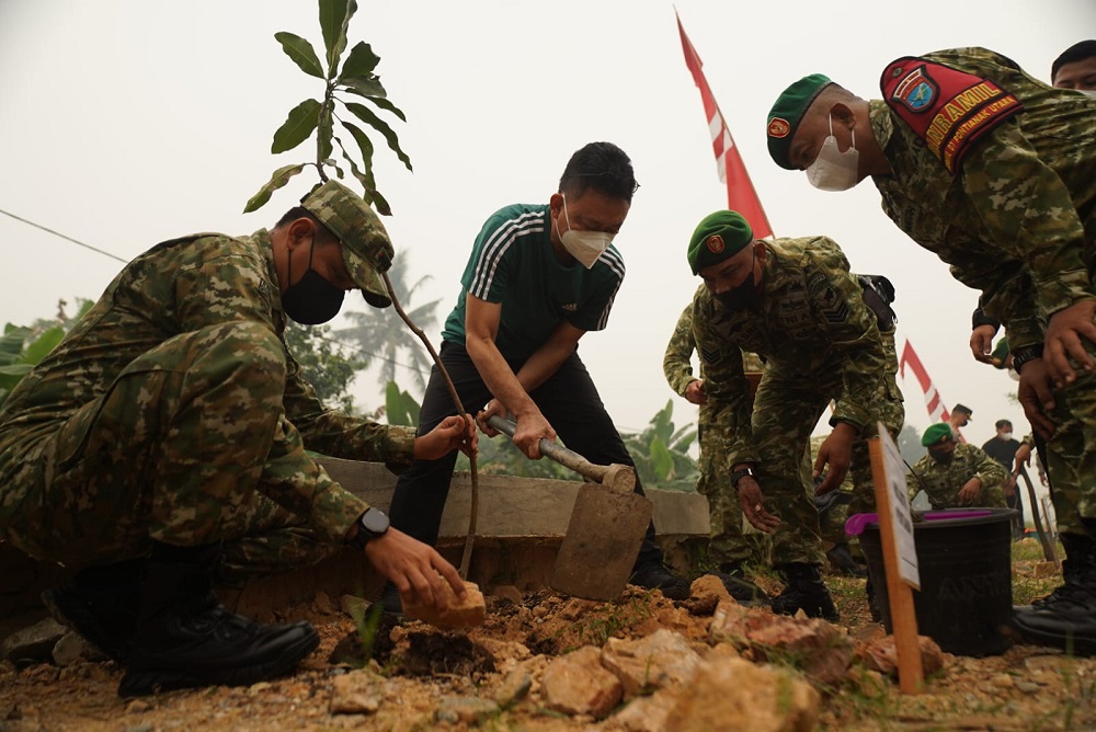 Pemkot Pontianak dan TNI Tanam Pohon, Respons Dampak Karhutla dan Kualitas Udara