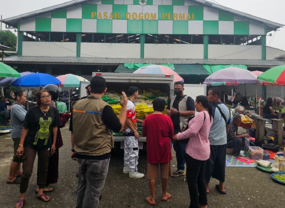 Tekan Gejolak Harga, BULOG Putussibau Gelar Operasi Pasar SPHP dan Minyakita