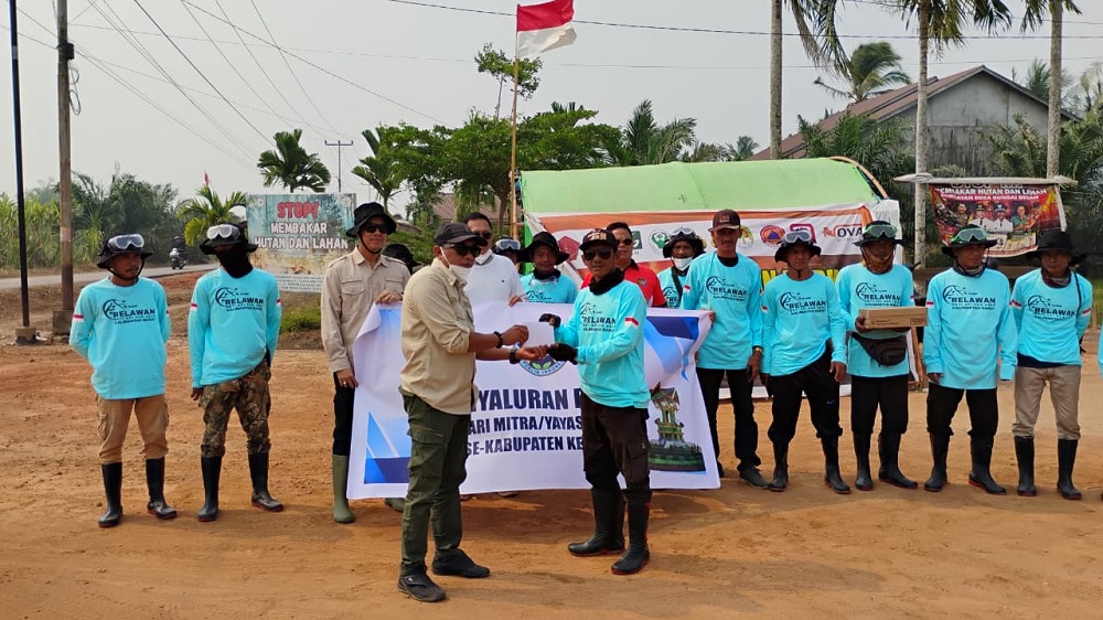 Mitra MBG Turun ke Lokasi Karhutla Ketapang, Bantu Relawan dengan APD dan Logistikk