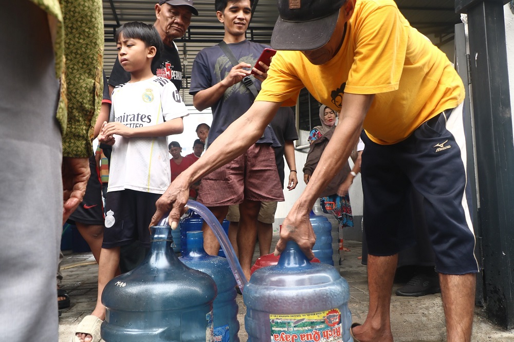 Pemkot Pontianak Salurkan 9 Ribu Liter Air Bersih ke Warga Pontianak Barat