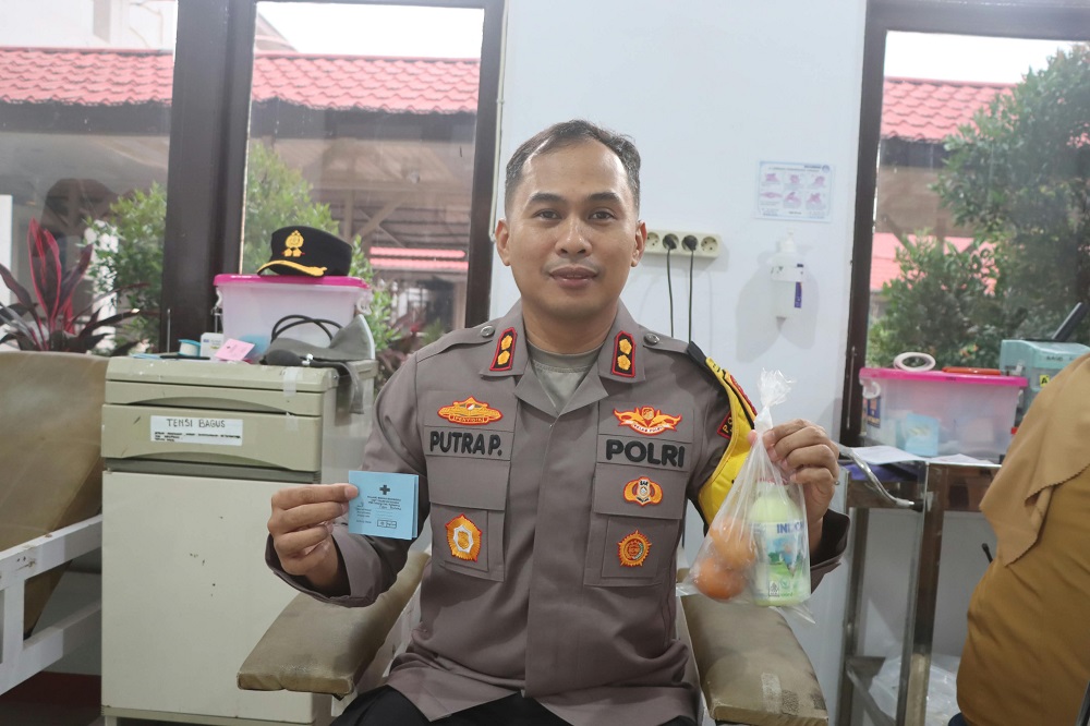 HUT Humas Polri ke-75, Polres Ketapang Gelar Donor Darah untuk Bantu Sesama