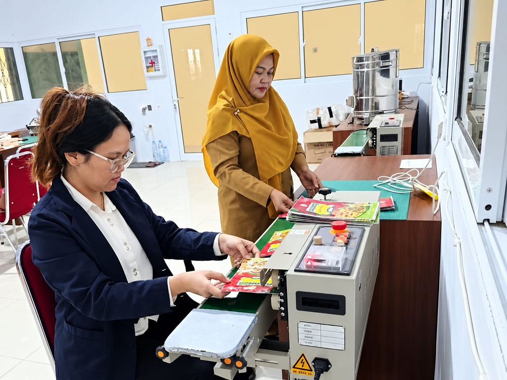 Bantuan Rumah Kemasan Pontianak Bantu UMKM Tekan Biaya Produksi