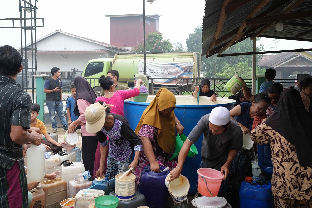 Sumur dan Parit Mengering, Warga Medan Jaya Kayong Utara Andalkan Bantuan Air Bersih