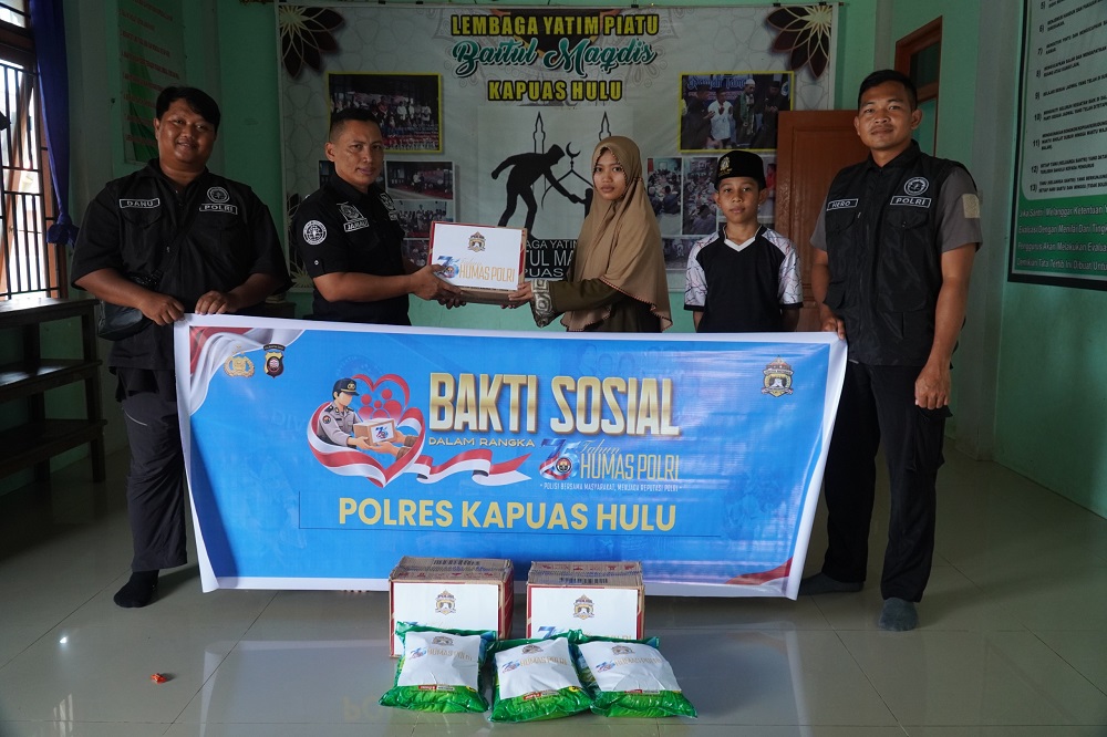 Sambut HUT ke-75 Humas Polri, Polres Kapuas Hulu Berbagi dengan Anak Yatim Piatu