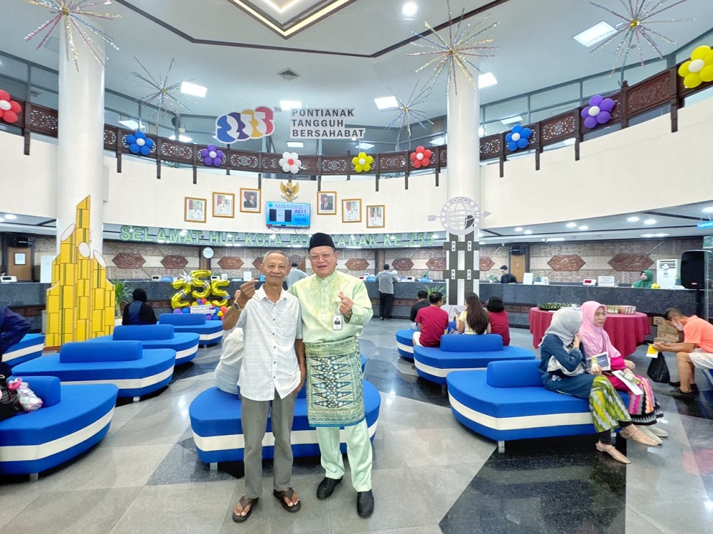 Bank Kalbar KCU Pontianak Meriahkan Hari Jadi ke-255 dengan Dekorasi dan Sajian Kuliner Tradisional