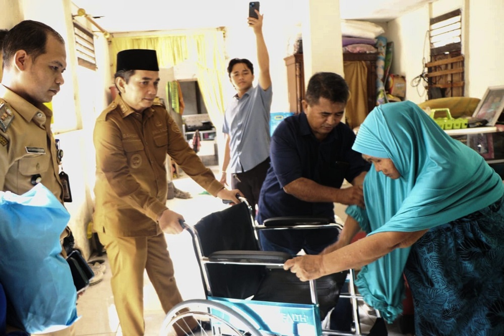 Pemkot Pontianak Salurkan Kursi Roda hingga Kaki Palsu untuk Empat Warga