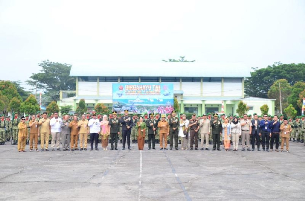 Wabup Kapuas Hulu Hadiri HUT ke-81 TNI, Tekankan Sinergi di Wilayah Perbatasan